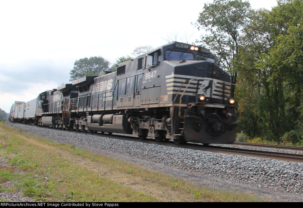 NS 9647 and 9580 with train 20R